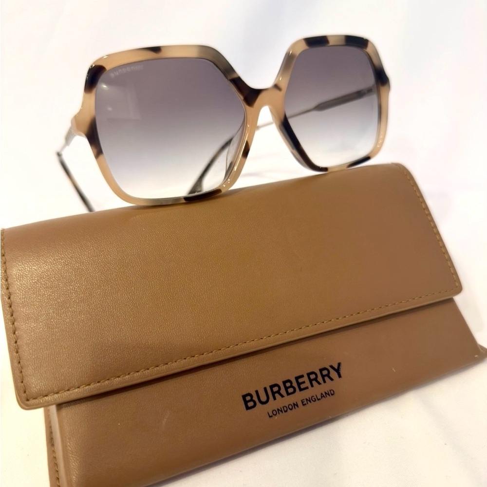 Burberry Beige Tortoiseshell Frame Sunglasses with Gradient Gray Lenses